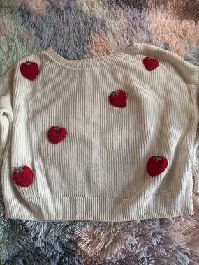 Hollister Cream Ribbed Knit Sweater strawberry
